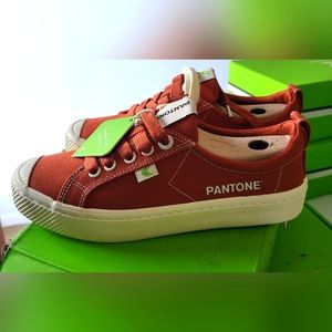 Unisex Low Pantone Picante Canvas Sneakers US Sizes W: 5.5 & M: 4 Cariuma